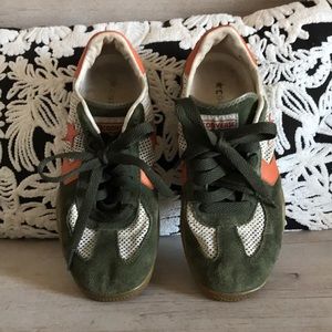 Converse Sneakers Women’s Size 7.5/Men Size 5.5